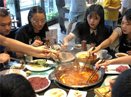 王老吉·一起嗨锅周冬雨粉丝专场活动在亚星会员平台圆满结束